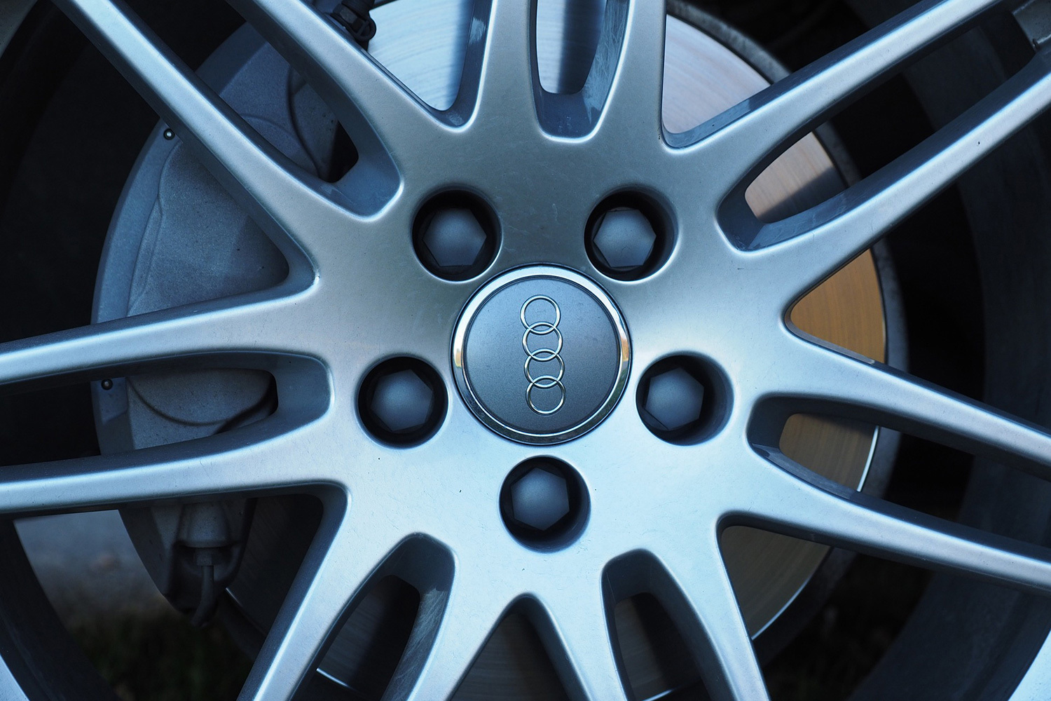 Продажа аксессуаров и запасных частей в наличии и под заказ